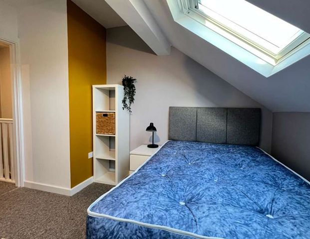 6 Bed Student House, Available for 24/25 Academic Year! - Photo 1