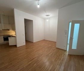 Wohnung in Zentrum Nähe wunderschönem Altbau! - Foto 4