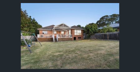 Large Modern Family Home - Photo 3