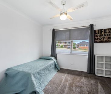 Central, Stylish & So Convenient - Your Ideal Family Home! - Photo 4