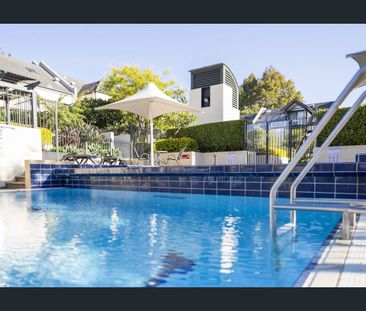 Contemporary two bedroom apartment - Photo 3