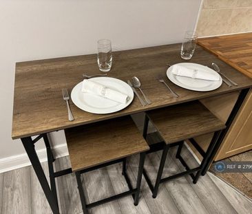 2 bedroom flat to rent - Photo 2