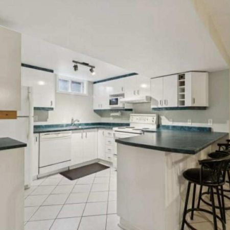 Grand logement 1 chambre à louer - tous les frais inclus !! 1400$/mois - Photo 3