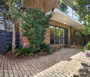 Private Two Bedroom Townhouse - Photo 3