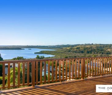 EXPANSIVE FAMILY HOME - Photo 4