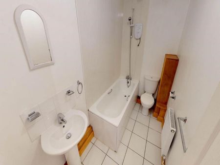 4 bedroom flat to rent - Photo 4