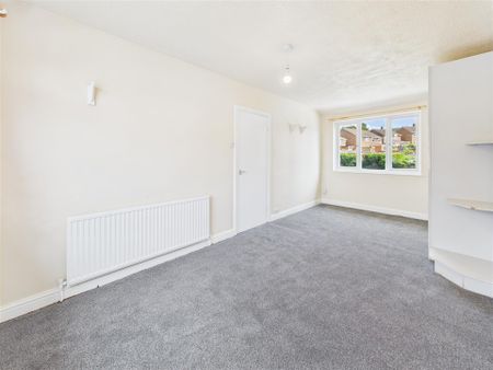3 bedroom Semi-detached house to rent - Photo 4