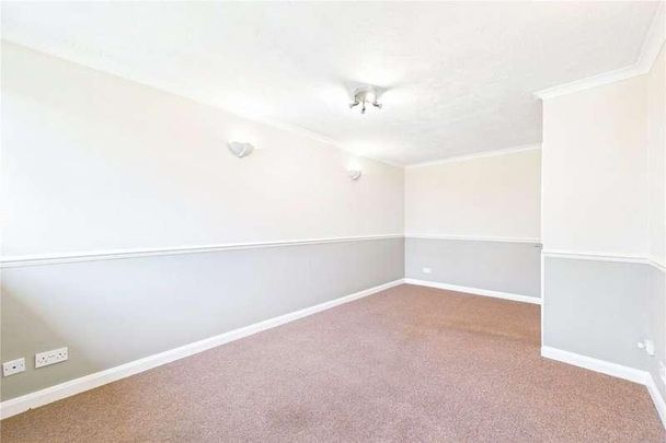 Redfield Court, Newbury, Berkshire, RG14 - Photo 1