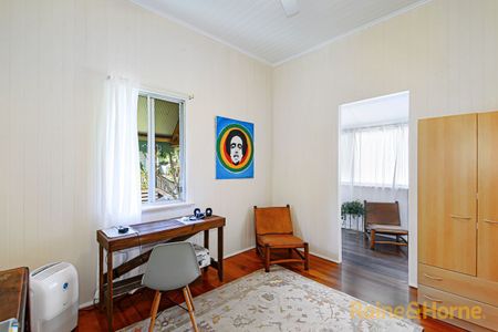 Queenslander Charm in a Prime Pomona Position - Photo 4