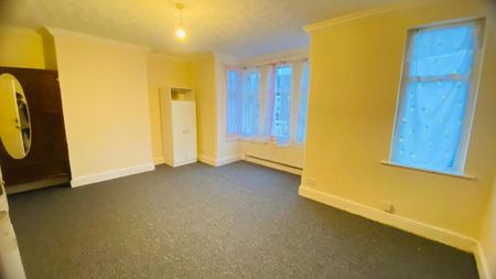 4 bedroom terraced house to rent - Photo 3