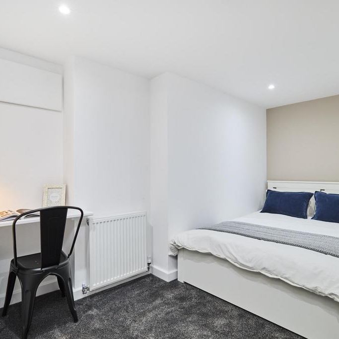 6 bedroom house to rent - Photo 1