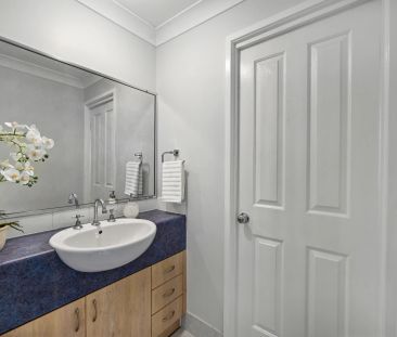 STUNNING 4 BEDROOM HOME WITH POOL IN KIRWAN - Photo 1