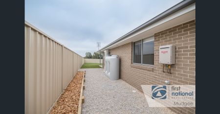 4 BEDROOM FAMILY HOME - Photo 5