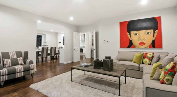 Prime Location 5-Bedroom Family Home - Photo 1