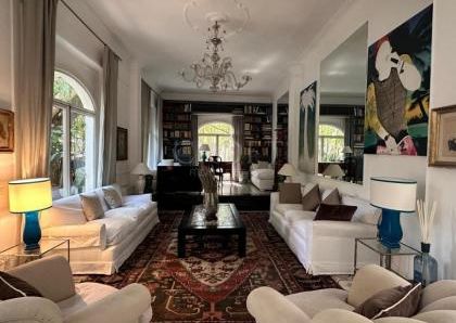 Villa-Parioli: Beautiful independent house with large private garden and terraces. Spacious living, formal dining, study-music room, sun room, 5 bedrooms, 4 bathrooms, parking. rif 163