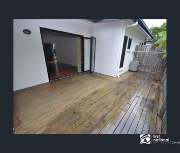 LOWSET UNIT IN GATED COMPLEX IN BEAUTIFUL KANGAROO POINT - Photo 5