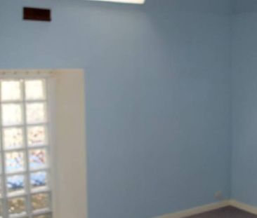 COUTANCES, dans l'hypercentre, DEUX pièces avec garage - Photo 4