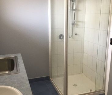 Freshly Painted Unit in Blackburn - Photo 4