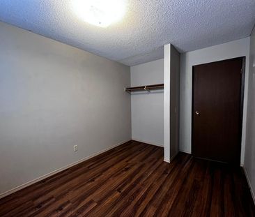 Spacious 2 Bedroom Units in Quiet Innisfail Building!! - Photo 2