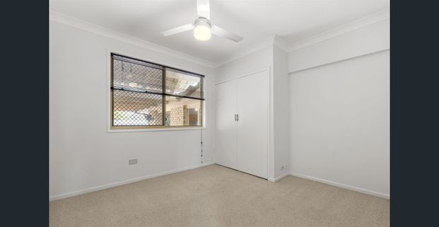 Spacious Home with Multiple Living Spaces & Outdoor Spa - Photo 1