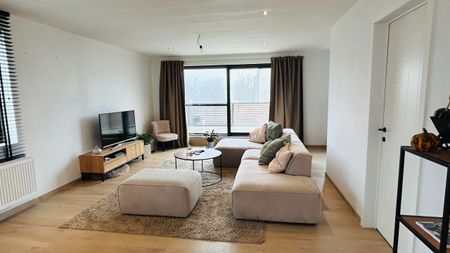 Prachtig en ruim duplexappartement met 3 slaapkamers, autostaanplaats en terras - Photo 2