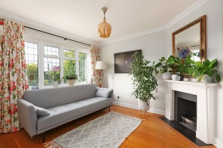 5 bedroom detached house to rent - Photo 2