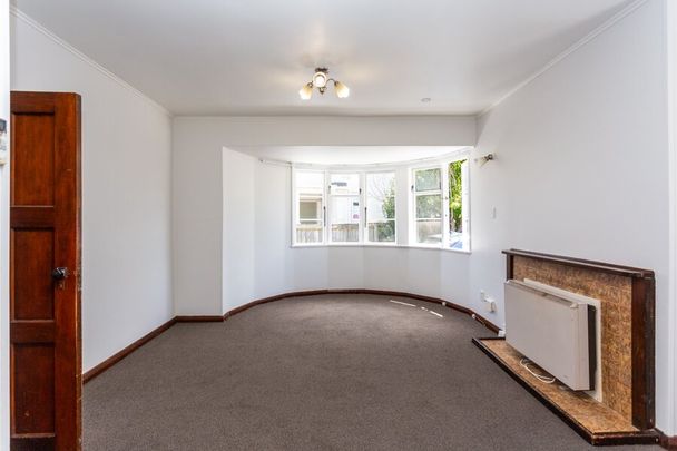 Lovely renovated 2 bedroom home in Riccarton! - Photo 1