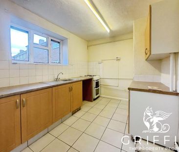 Faymore Gardens, South Ockendon, RM15 - Photo 3