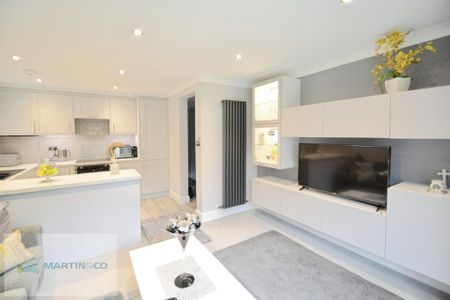 2 bedroom ground floor flat to rent - Photo 2