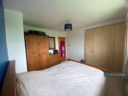 2 bedroom semi-detached house to rent - Photo 2