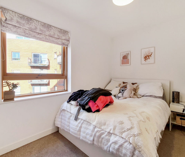 Cam Road, London, E15 - Photo 5