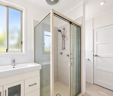 Family Home In Braybrook - Photo 6