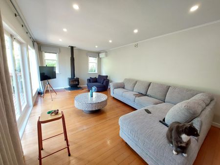 4 Bedroom house in Titirangi - Photo 3