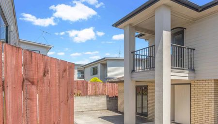 Stunning Property In Sought-After Location in ... - Photo 4