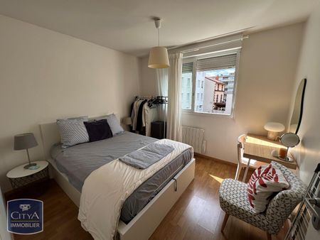 Location Appartement 4 pièces 79m² CHAMALIERES 63400 - Photo 2