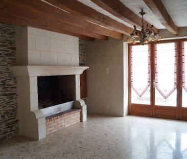 Location Maison 5 pièces 109m² JUIGNE SUR LOIRE 49610 - Photo 2