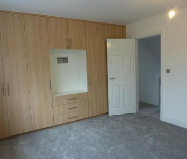 3 bedroom terraced house to rent - Photo 2