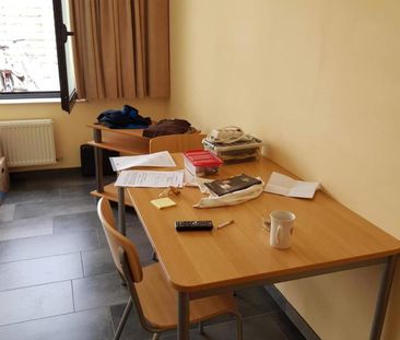 Gemeubelde studio op het gelijkvloers - Photo 2