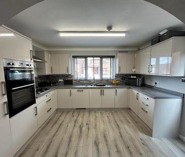4 bedroom detached house to rent - Photo 5