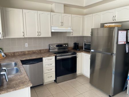 For Lease - 303 Andrews Trail, Milton, Ontario - Photo 3