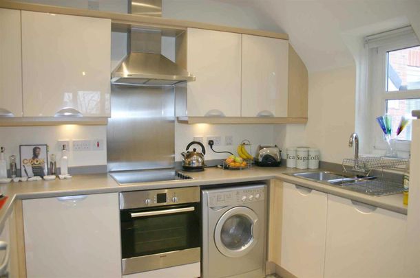 Shottery Close, Redditch - Photo 1
