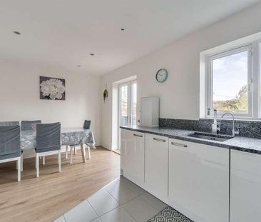 Woolhampton Way, Reading, RG2 - Photo 6