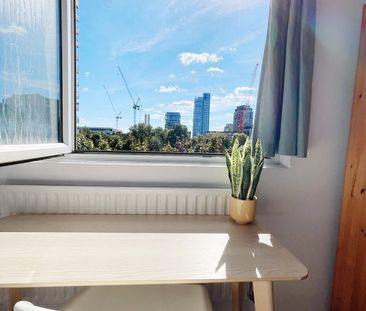 Room in a Shared House, Cable St, E1W - Photo 4