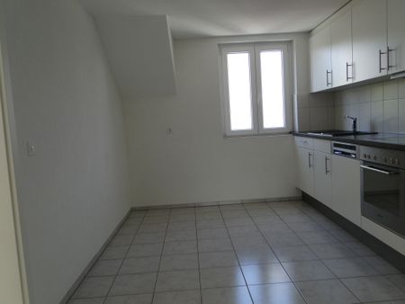 Per sofort zu vermieten: Moderne 4.5 Zi-Wohnung mit Gartenanteil und eigene Waschmaschine in 5012 Schönenwerd - Photo 2