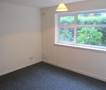 2 bedroom ground floor flat to rent - Photo 2