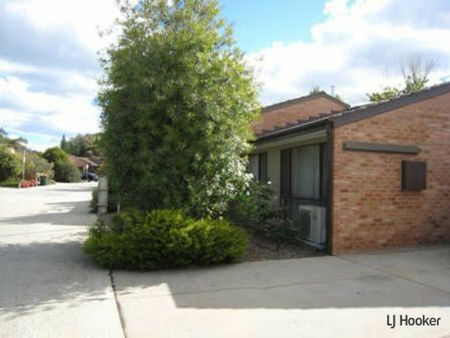 Neat Two Bedroom Townhouse - Photo 5