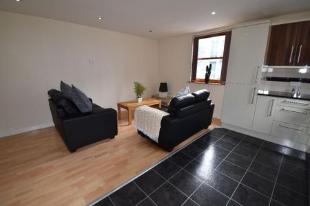 4 bedroom flat to rent - Photo 2