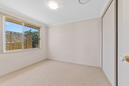 Light, Space & Convenience - Perfect Hamlyn Terrace Family Home! - Photo 5