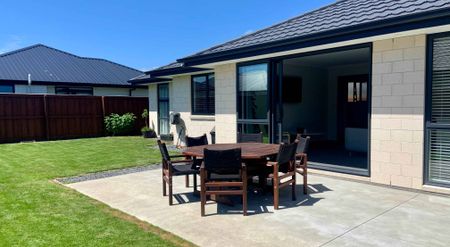 Immaculate Fully Furnished Modern Home in Quiet Established Street! - Photo 3