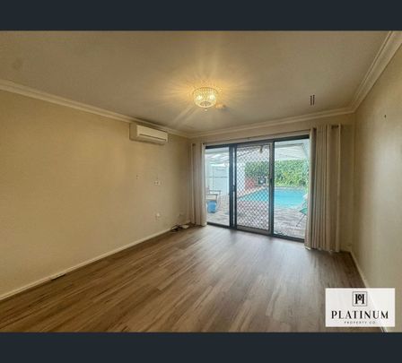 8A Rome Road, Alfred Cove, WA 6154 - Photo 1